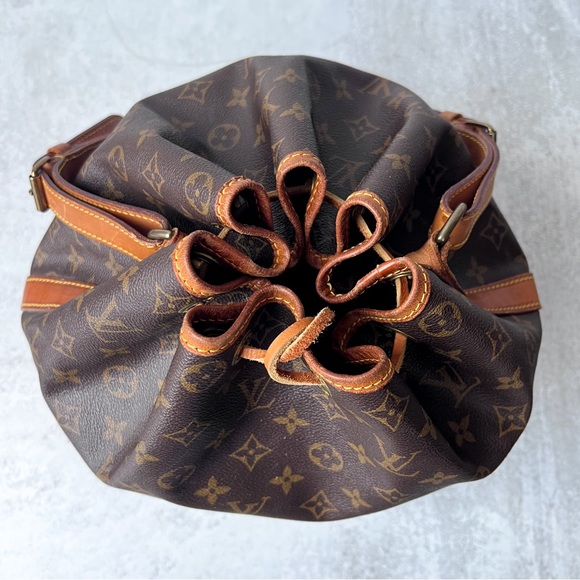 Louis Vuitton • LV Monogram Noe Shoulder Bag Malletier - Picture 3 of 15